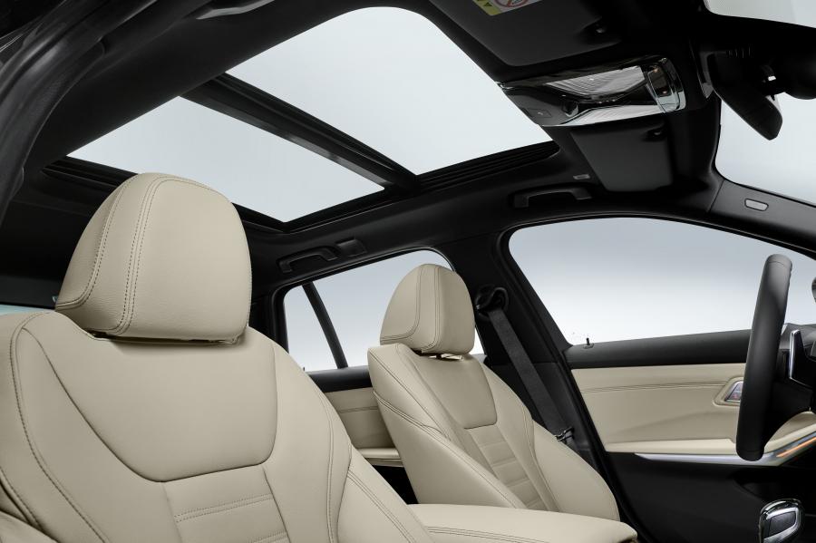 Интерьер BMW 330i Touring M Sport (G21) 2019 года  (WW) (фото 10 из 93)